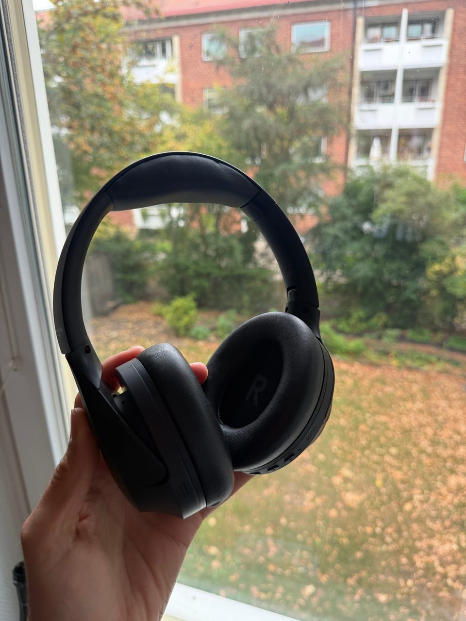Happy Plugs Play Pro