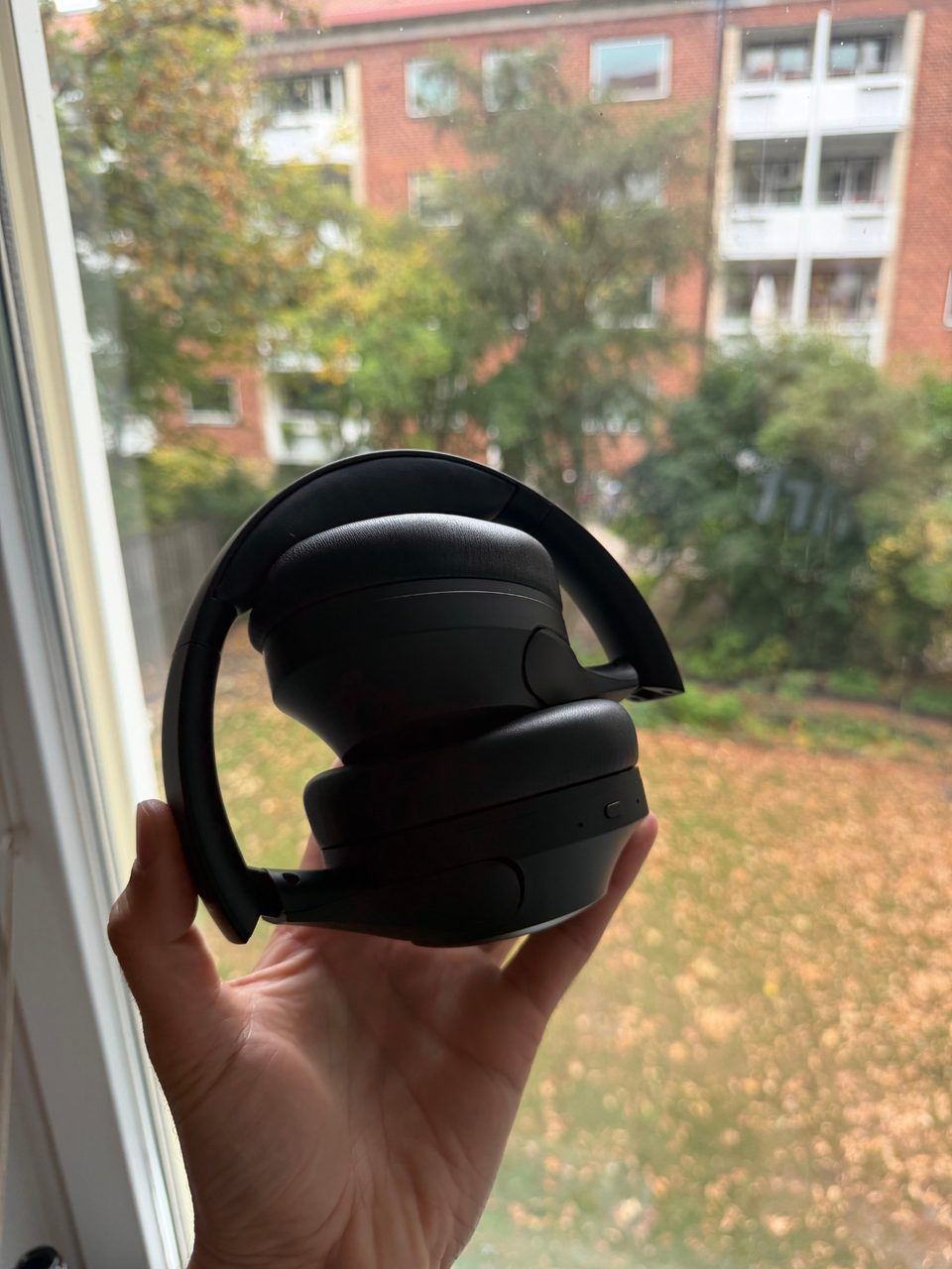 Happy Plugs Play Pro